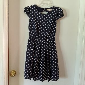 Polka-dot dress with back cut out
